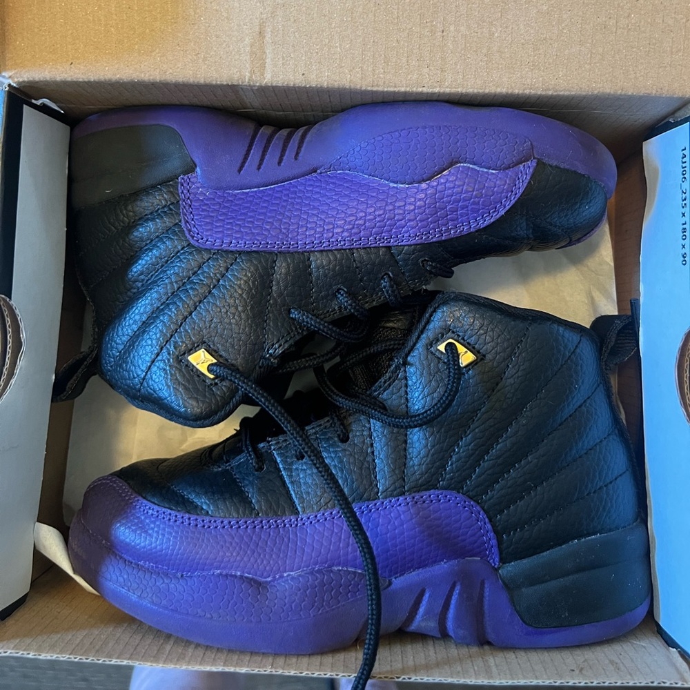 Jordan 12 - Picture 2 of 2